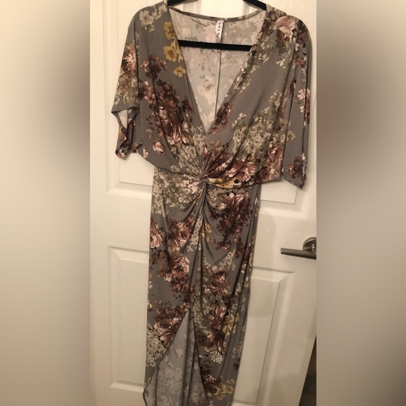 Grey floral dress with a twist! Size medium - Picture 1 of 2